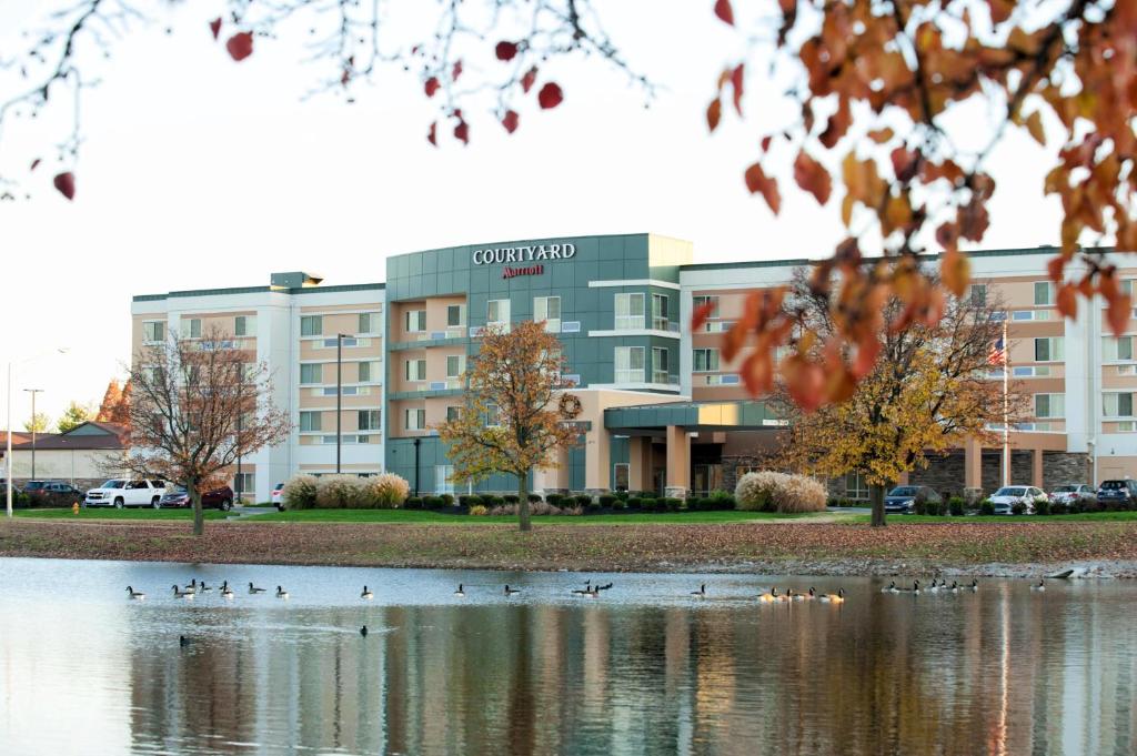 Courtyard by Marriott Evansville East - image 2