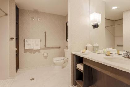 DoubleTree by Hilton Evansville - image 12