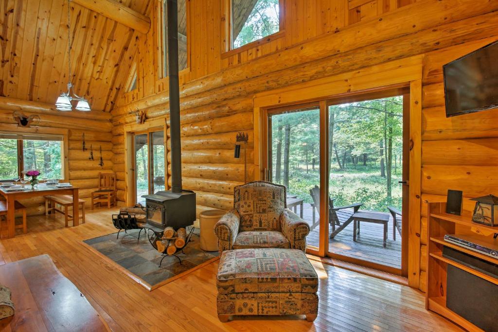 Secluded Log Cabin in NW Michigan with Fire Pit and Deck - image 4