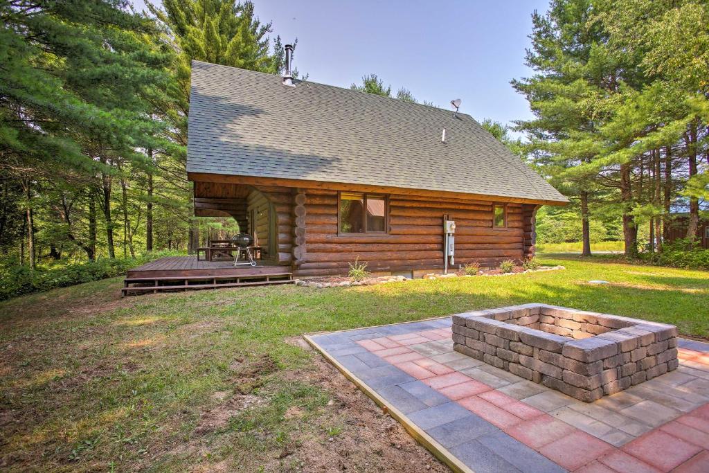 Secluded Log Cabin in NW Michigan with Fire Pit and Deck - image 7