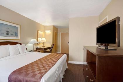 Travelodge by Wyndham Everett City Center - image 5