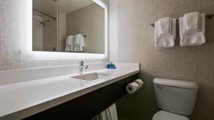 Holiday Inn Express Hotel & Suites Everett an IHG Hotel - image 3