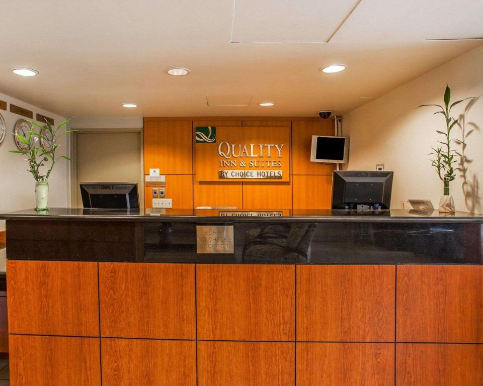 Quality Inn & Suites Everett/Seattle - image 4