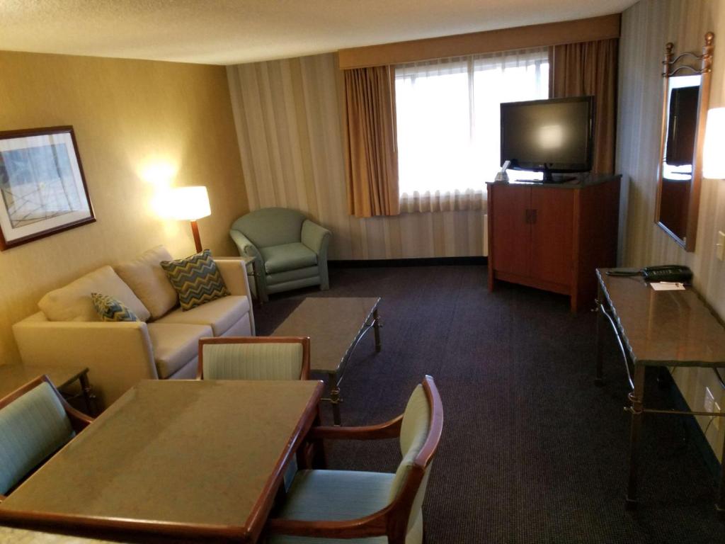 Best Western Cascadia Inn - image 5