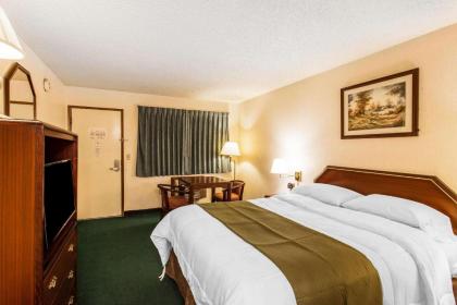 EconoLodge Everett - image 11