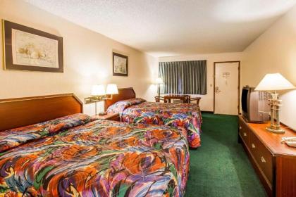 EconoLodge Everett - image 3