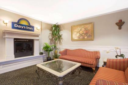 Days Inn by Wyndham Everett - image 8