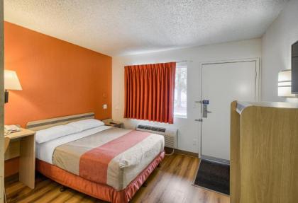 Motel 6-Everett WA - South - image 9