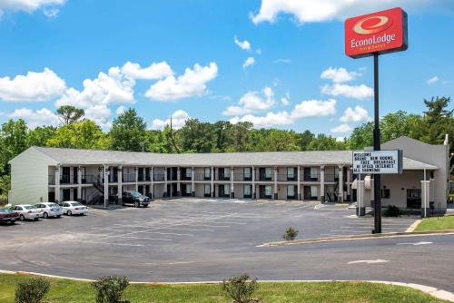 Econo Lodge Inn & Suites Evergreen - main image