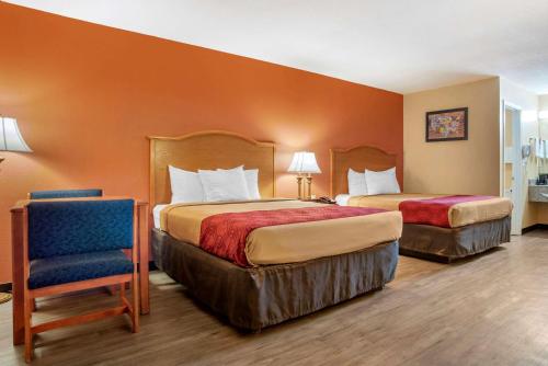 Econo Lodge Inn & Suites Evergreen - image 3