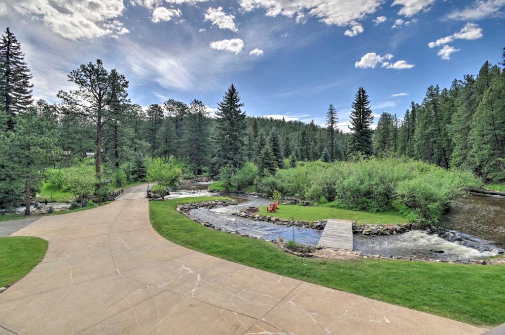 Stunning Evergreen Mountain Home on Private Stream - image 7