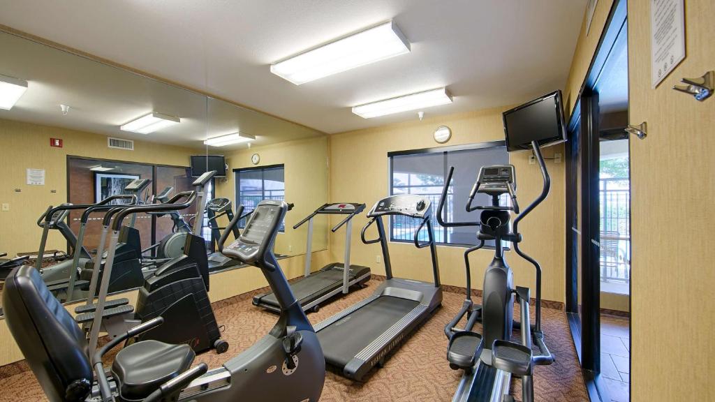 Best Western Exeter Inn & Suites - image 2