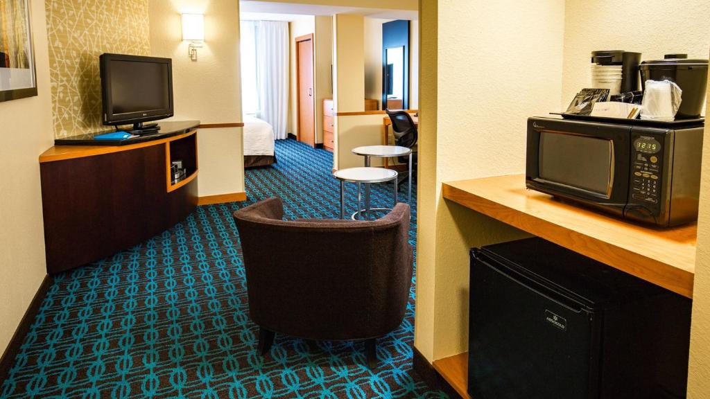 Fairfield Inn and Suites by Marriott Portsmouth Exeter - image 2