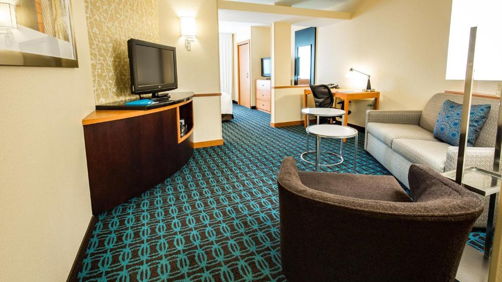 Fairfield Inn and Suites by Marriott Portsmouth Exeter - image 3