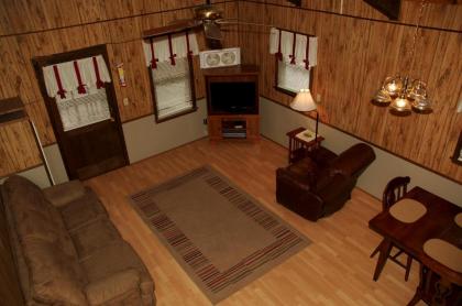 Carolina Landing Camping Resort Luxury Cabin 8 - image 2