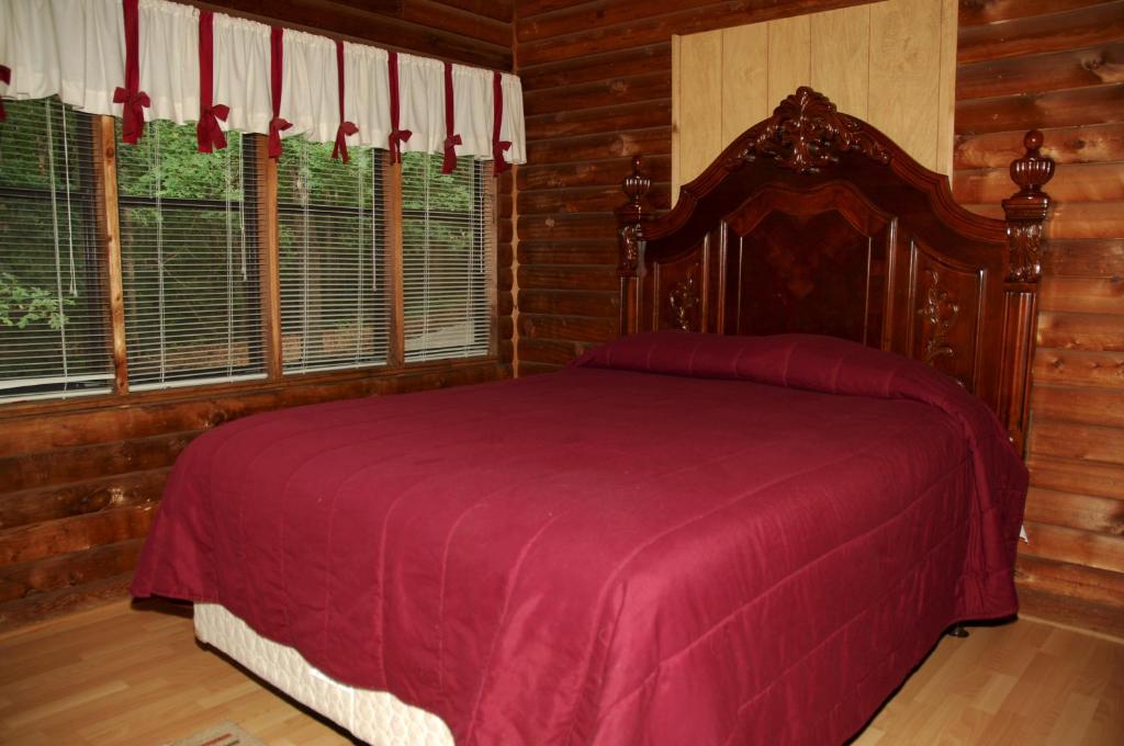 Carolina Landing Camping Resort Luxury Cabin 8 - image 5