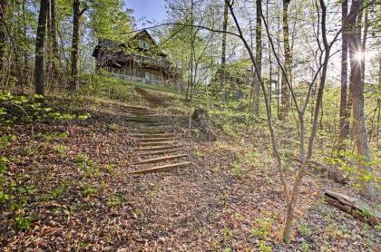 Waterfront Lake Hartwell Cabin with Dock-Near Clemson - image 8