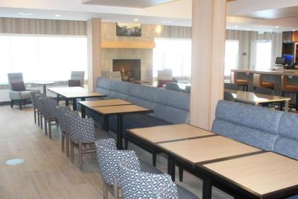 Hyatt Place Fairbanks - image 12