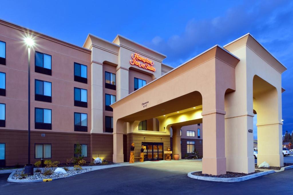 Hampton Inn & Suites Fairbanks - main image