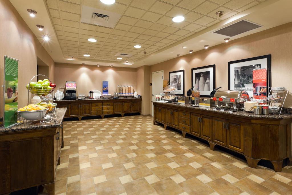 Hampton Inn & Suites Fairbanks - image 2