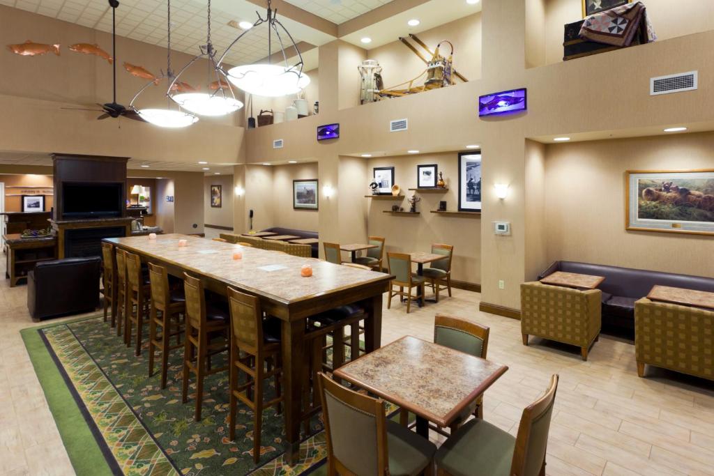 Hampton Inn & Suites Fairbanks - image 3