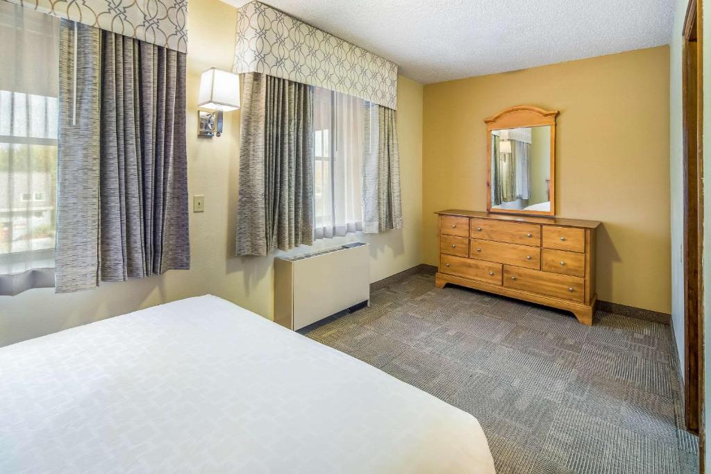 Clarion Hotel & Suites Fairbanks near Ft. Wainwright - image 7