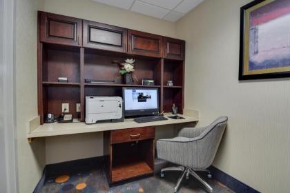 Hampton Inn Atlanta-Fairburn - image 13