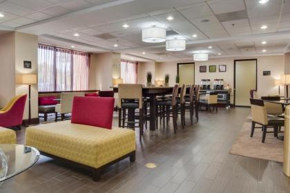 Hampton Inn Atlanta-Fairburn - image 6