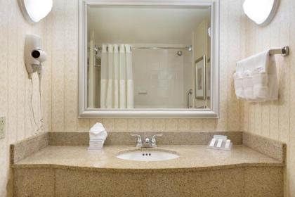 Hilton Garden Inn Fairfax - image 17