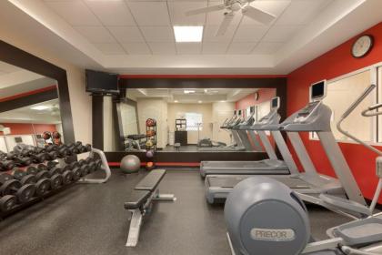 Hilton Garden Inn Fairfax - image 2