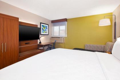 Holiday Inn Express Fairfax-Arlington Boulevard an IHG Hotel - image 17