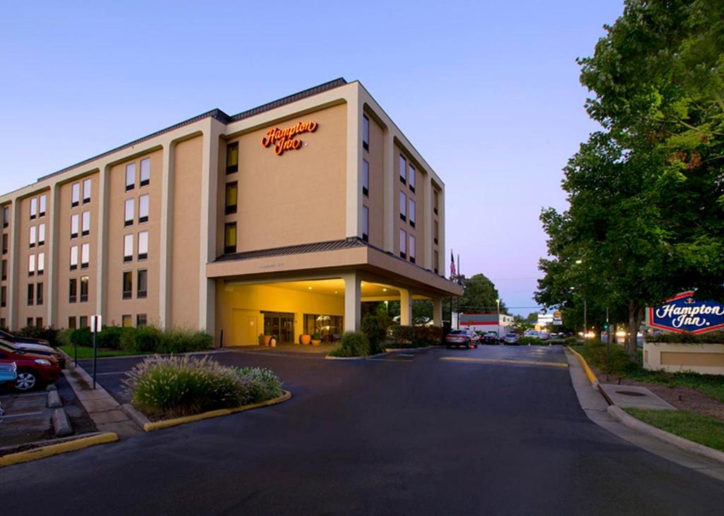 Hampton Inn Fairfax City - main image