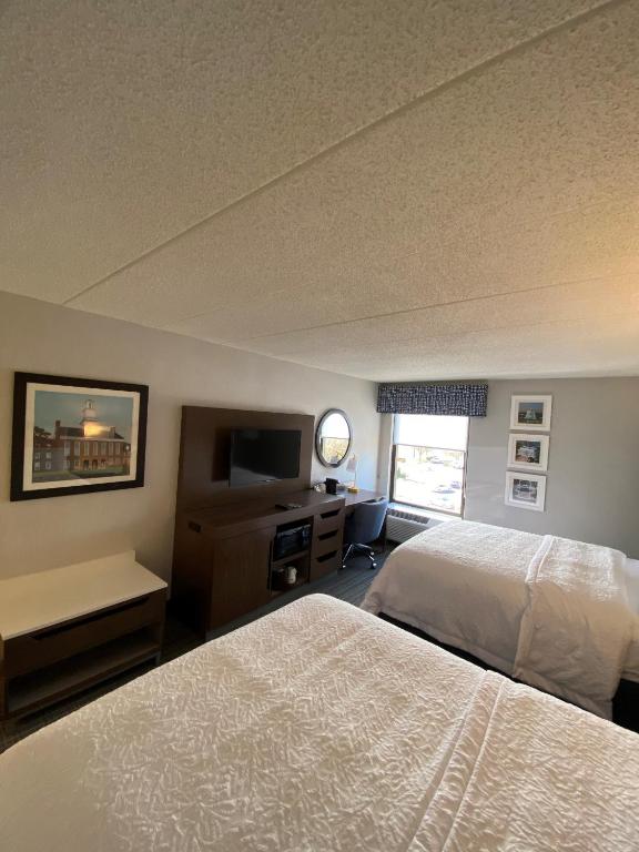 Hampton Inn Fairfax City - image 3