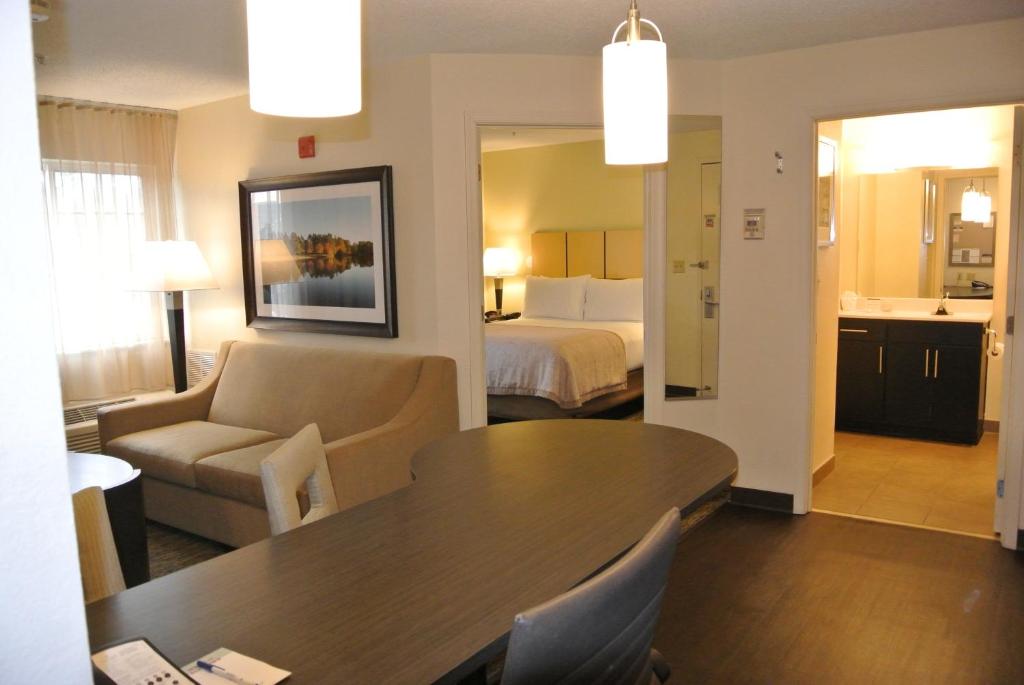 Candlewood Suites Washington-Fairfax an IHG Hotel - image 2