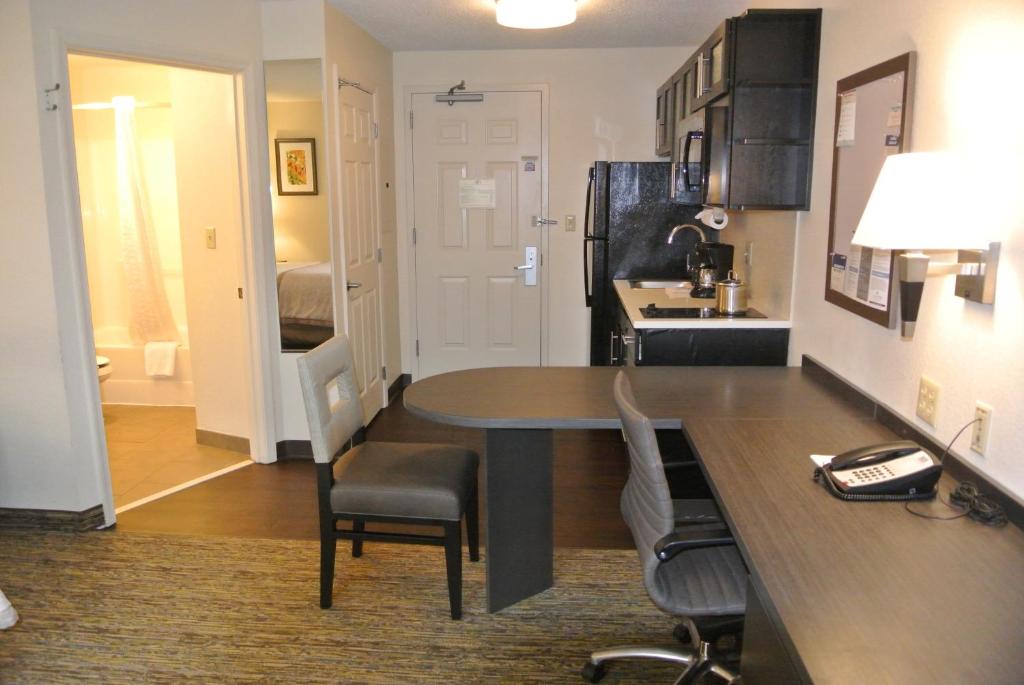 Candlewood Suites Washington-Fairfax an IHG Hotel - image 3