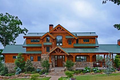 Luxury Family Retreat - Greers Ferry Lake!