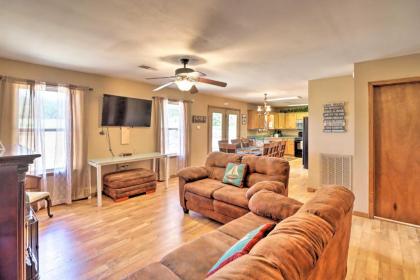 Quaint Greers Ferry Home with Screened Porch! - image 3