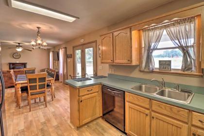 Quaint Greers Ferry Home with Screened Porch! - image 9