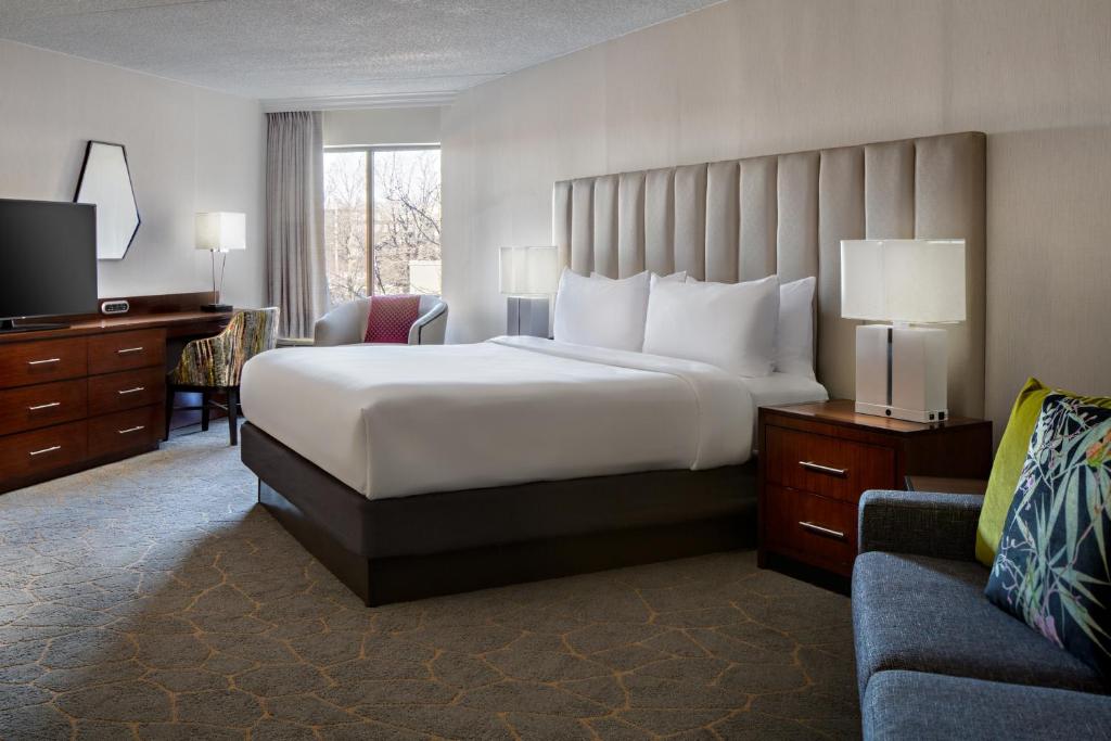 Doubletree By Hilton Fairfield Hotel & Suites - main image