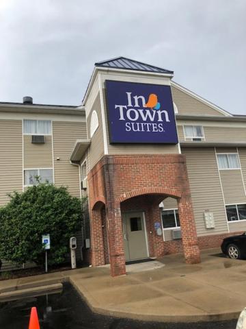 InTown Suites Extended Stay Cincinnati OH - Fairfield - image 5