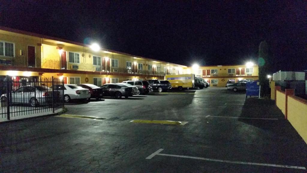 Econo Lodge - main image