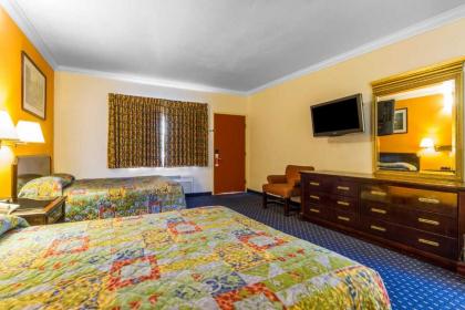 Econo Lodge - image 13