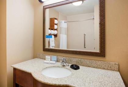 Hampton Inn Fairmont - image 2