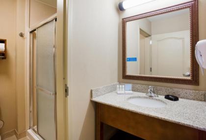 Hampton Inn Fairmont - image 3