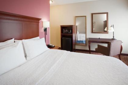 Hampton Inn Fairmont - image 6