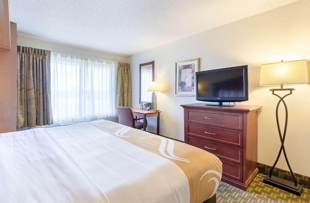 Quality Inn Fairmont - image 6