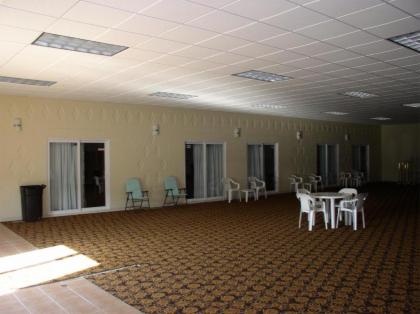 Budget Inn Fairmont - image 10