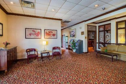 Clarion Inn Fairmont - image 4