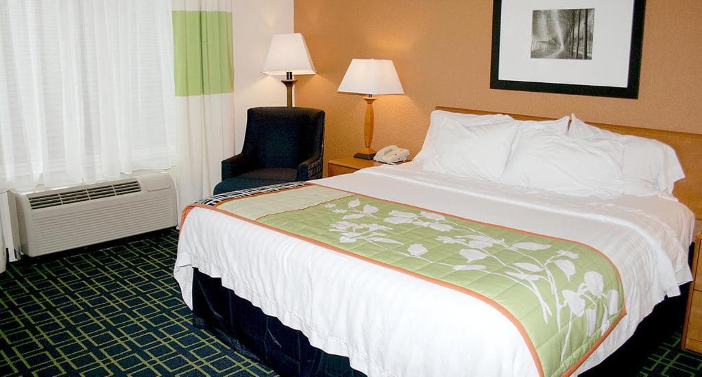 Fairfield Inn & Suites by Marriott Fairmont - image 4