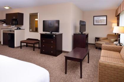 Holiday Inn Express & Suites Fairmont an IHG Hotel - image 15